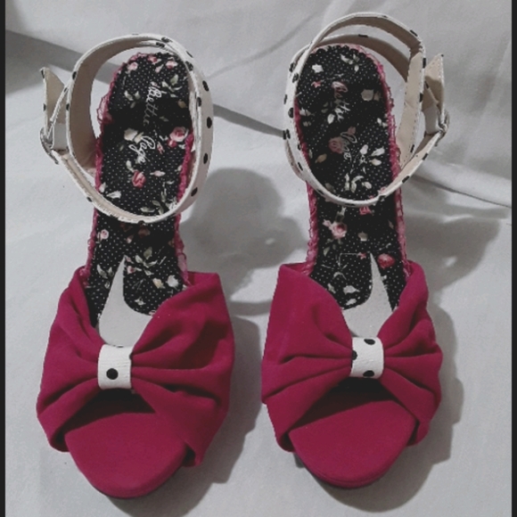 Bettie Page hot pink dot fabric ankle wrap sandal - Picture 3 of 5